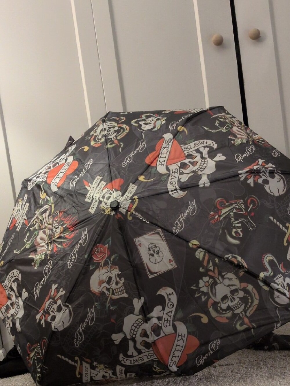 Ed Hardy Black Umbrella with Red Heart and Skull Tattoo Motifs - Picture 5 of 9